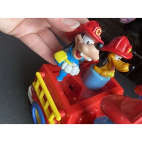 Disney Mickey Mouse Fire Truck  Toy & Friends Shape Sorter Vintage 1989 Mattel - Picture 3 of 9